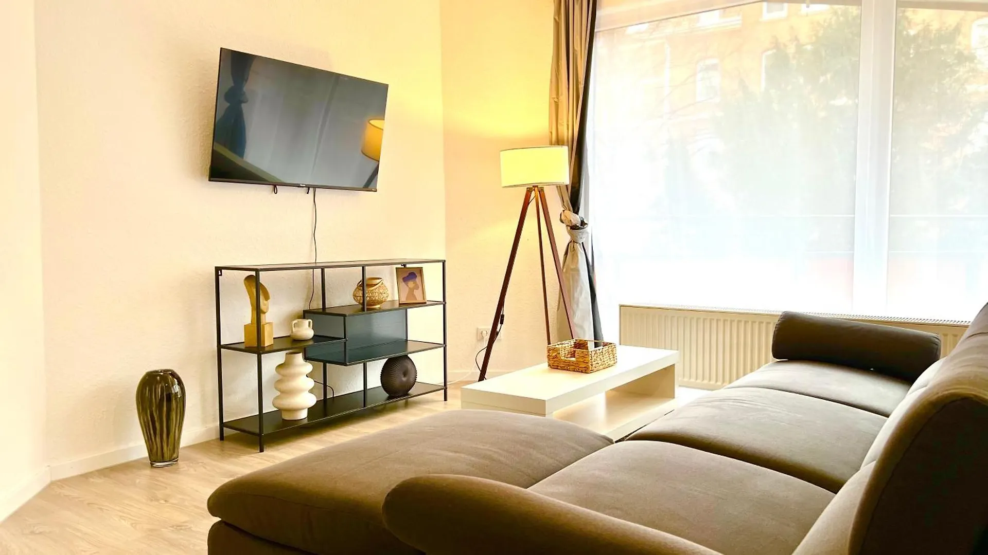 Wohnung In Linden - Stadtleben - 68Qm, Kueche, Bad, 2 Balkons, 5 Personen, Wifi Hannover 0*,  Germany